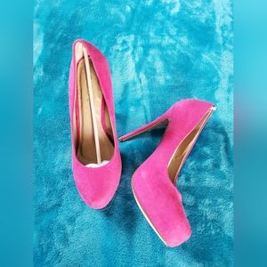 NWOT Women's Alba 5" Suede Barbie Looking Heels Size 8.5